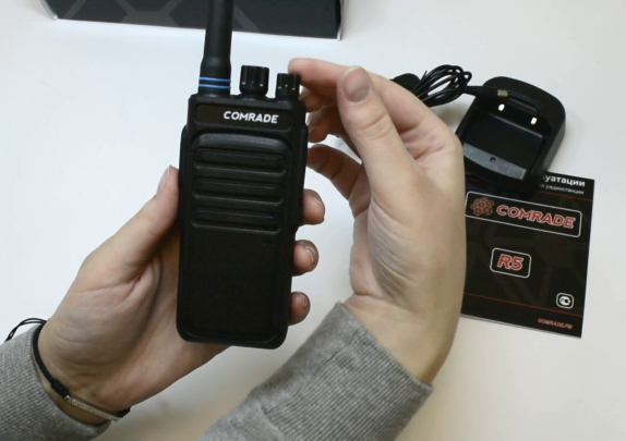 Портативная радиостанция Comrade R5: технические характеристики и функции